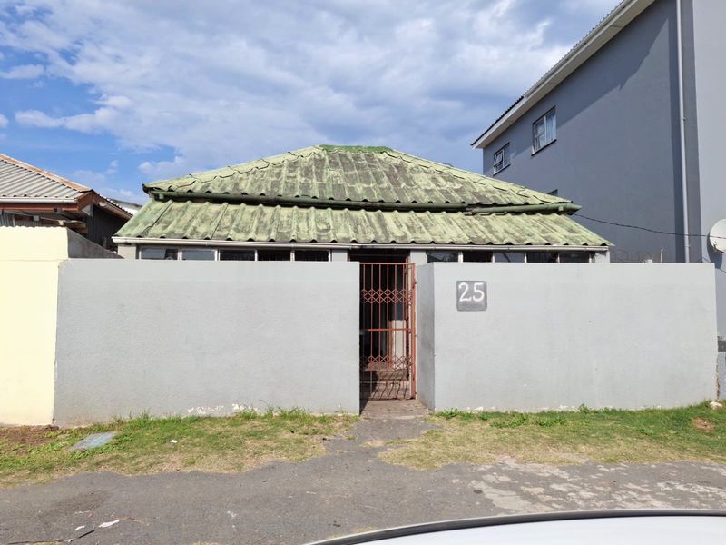 6-Room Rental Property for Sale in Quigney - Photo 1