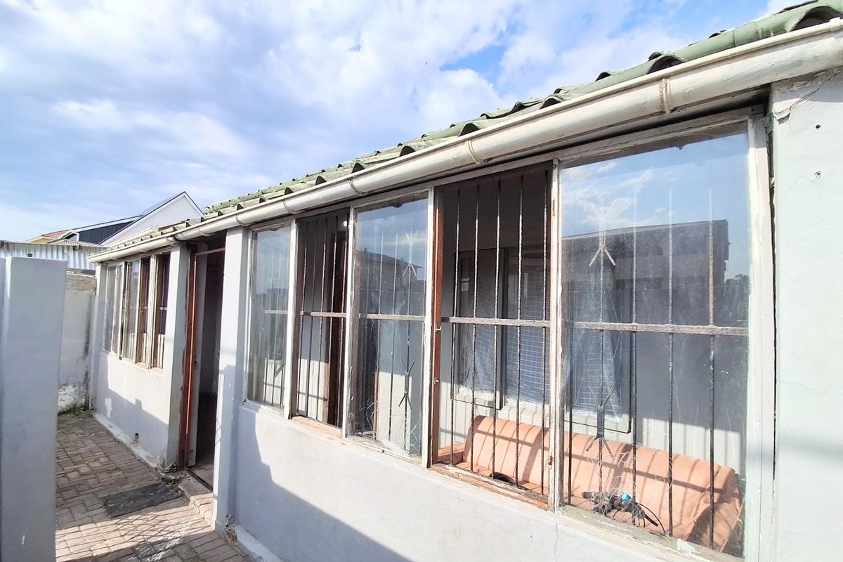 6-Room Rental Property for Sale in Quigney - Photo 3