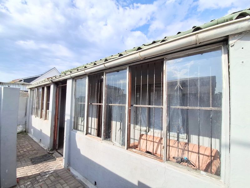 6-Room Rental Property for Sale in Quigney - Photo 3