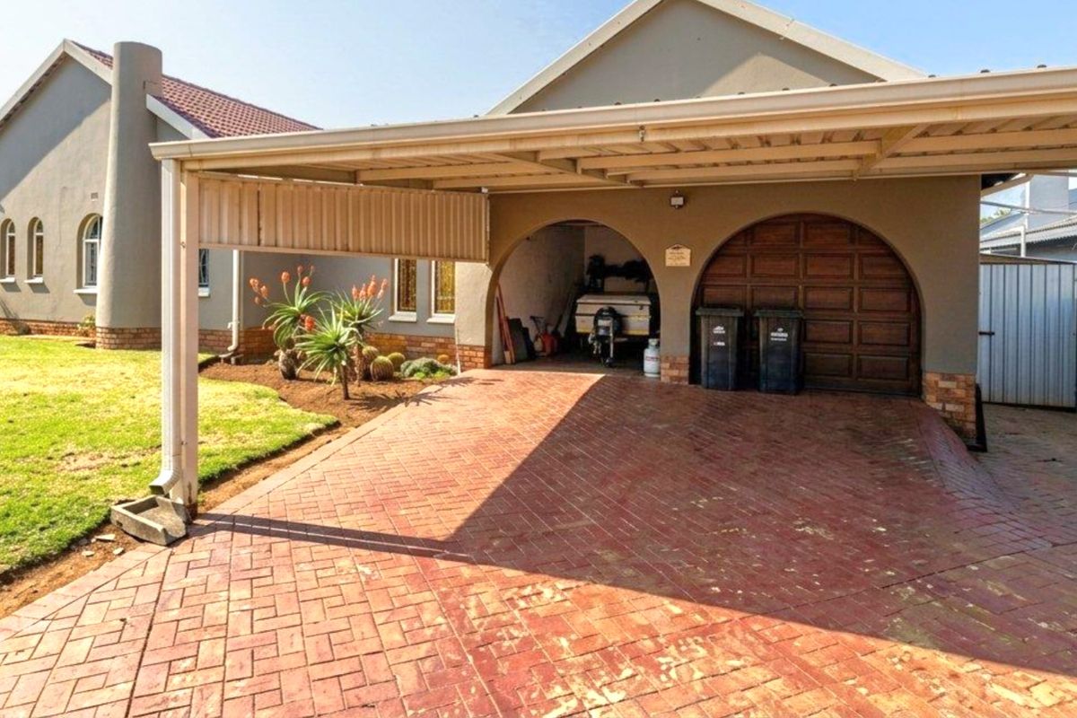Dream Home Awaits - Photo 3