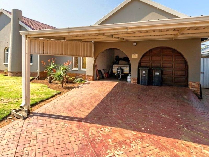 Dream Home Awaits - Photo 3