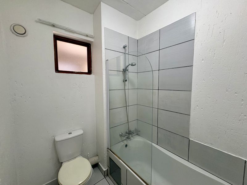First time buyer or investor! - Photo 5