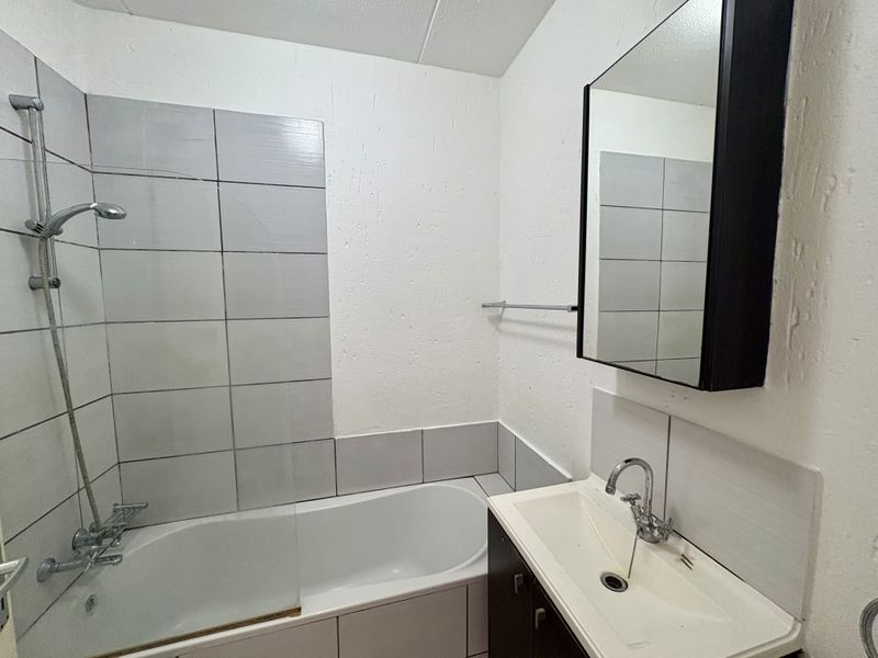 First time buyer or investor! - Photo 7