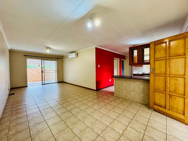 Modern Townhouse with Stylish Finishes and Versatile Living Spaces - Photo 8