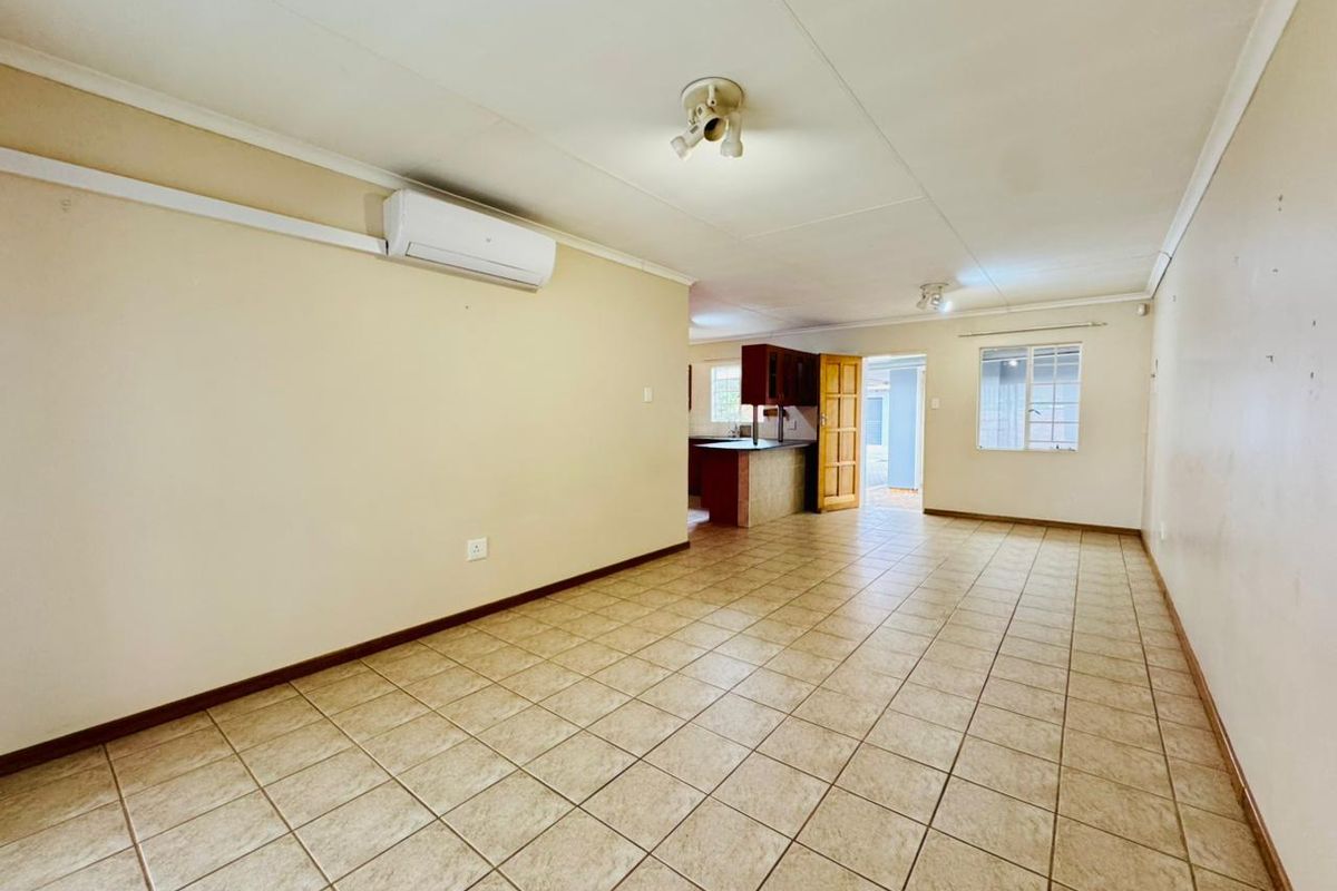 Modern Townhouse with Stylish Finishes and Versatile Living Spaces - Photo 5