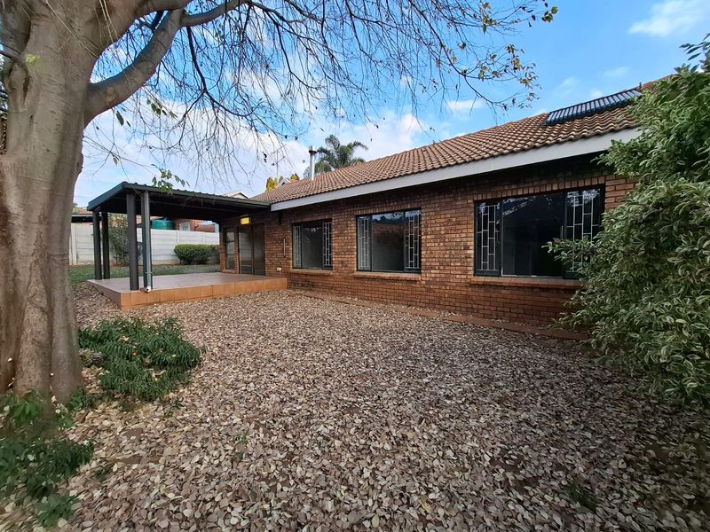 3 Bedroom duet to rent in Secura Park! - Photo 2