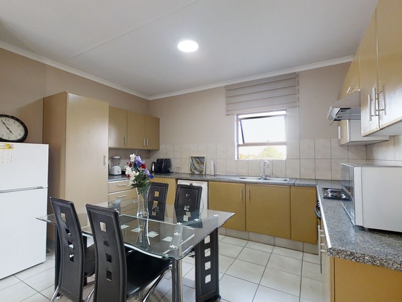 2 Bed Beauty - Photo 3