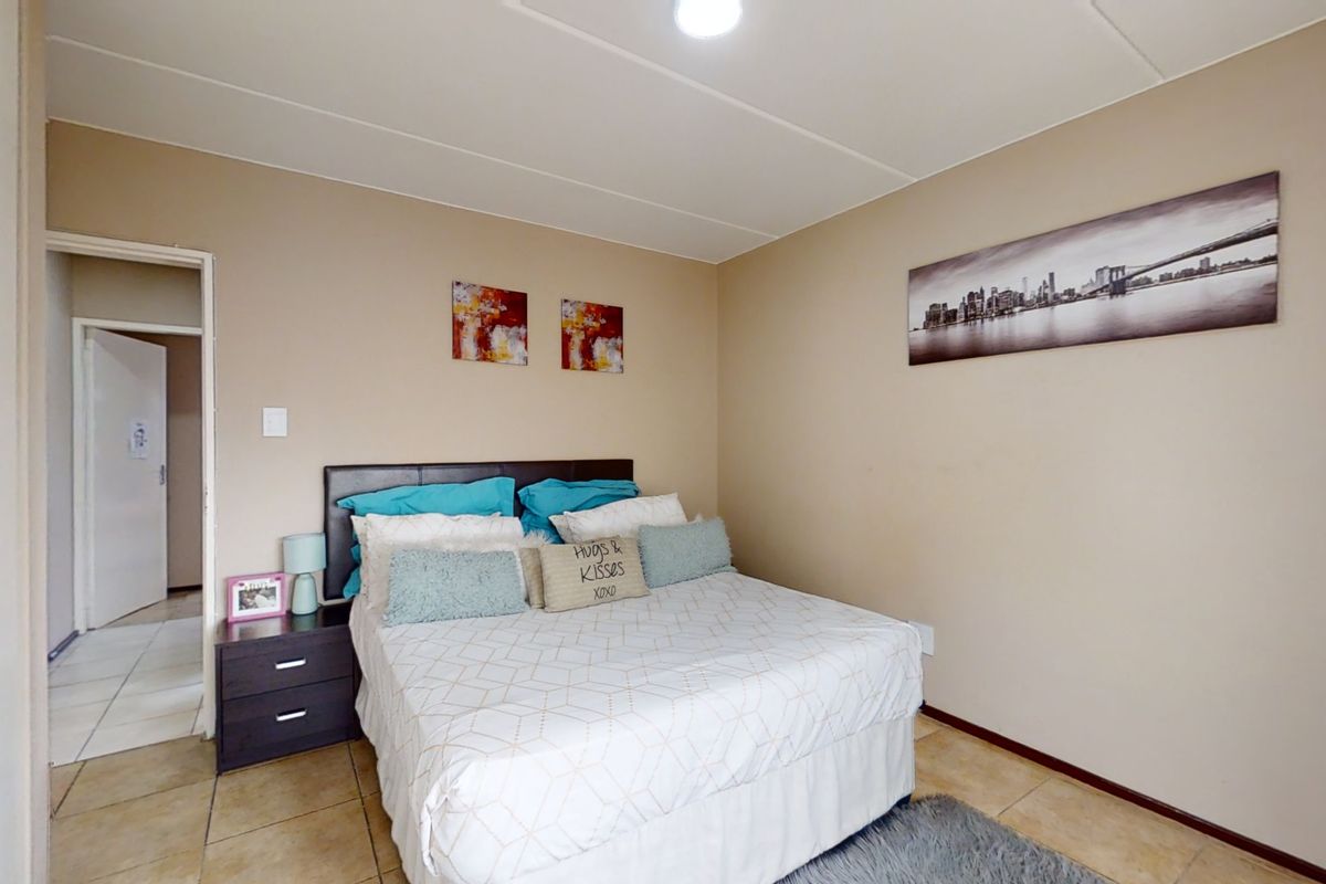 2 Bed Beauty - Photo 4
