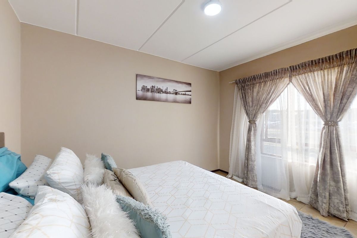 2 Bed Beauty - Photo 3