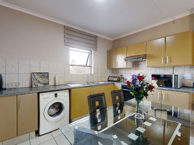 2 Bed Beauty - Photo 8