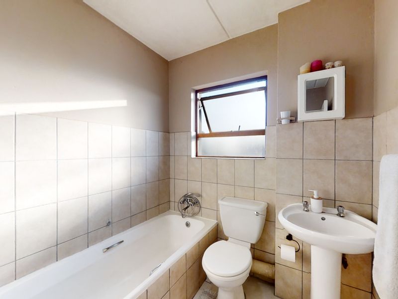2 Bed Beauty - Photo 9