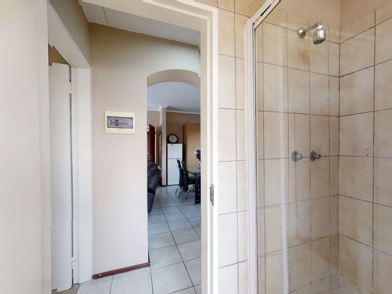2 Bed Beauty - Photo 10
