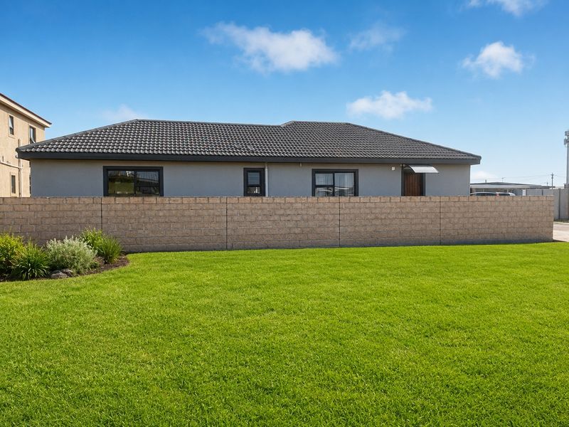 House For Sale In Mossel Bay - Photo 2