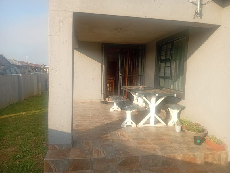 House For Sale In Mossel Bay - Photo 2