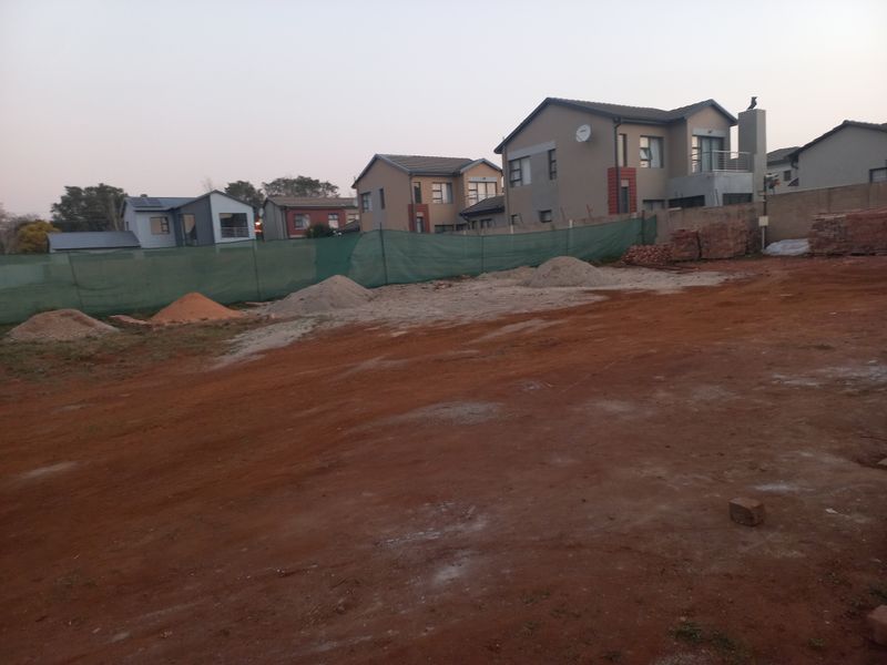 Brand new! Contemporary three bedroom home - Photo 8