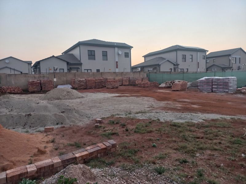 Brand new! Contemporary three bedroom home - Photo 7