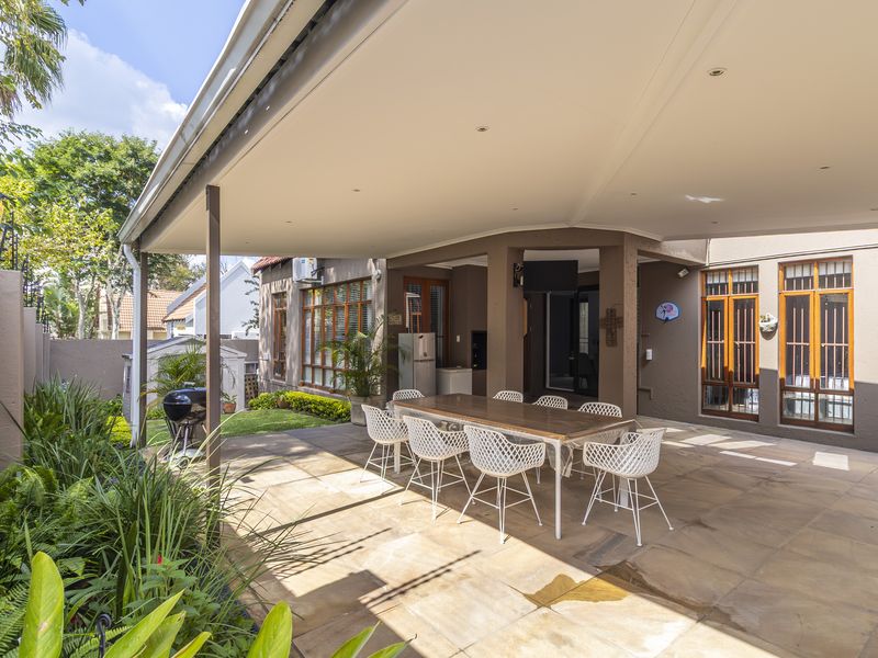 Beautifully Maintained Home with multigenerational living flexibility- self contained flatlet - Photo 1