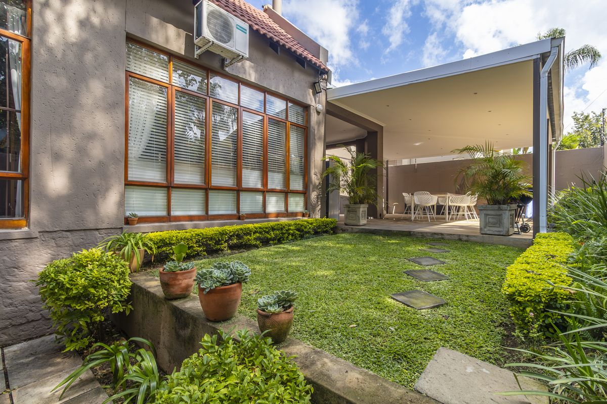 Beautifully Maintained Home with multigenerational living flexibility- self contained flatlet - Photo 4