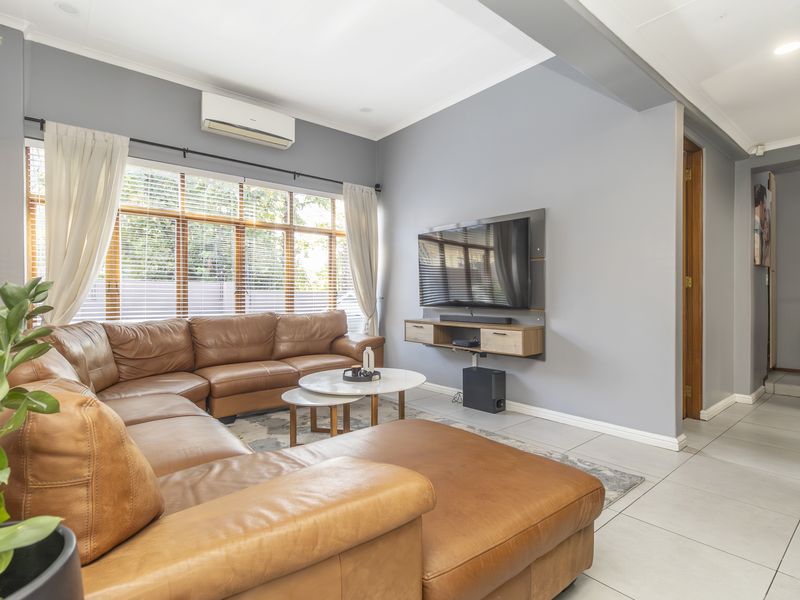 Beautifully Maintained Home with multigenerational living flexibility- self contained flatlet - Photo 9