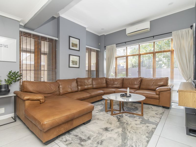 Beautifully Maintained Home with multigenerational living flexibility- self contained flatlet - Photo 8