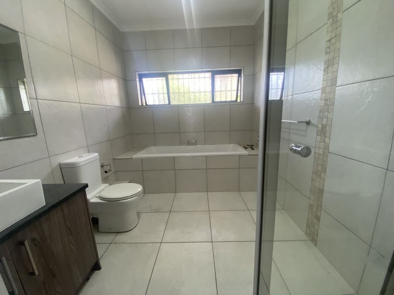 Family Home - Milnerton - Photo 8