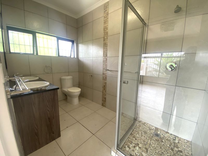 Family Home - Milnerton - Photo 4