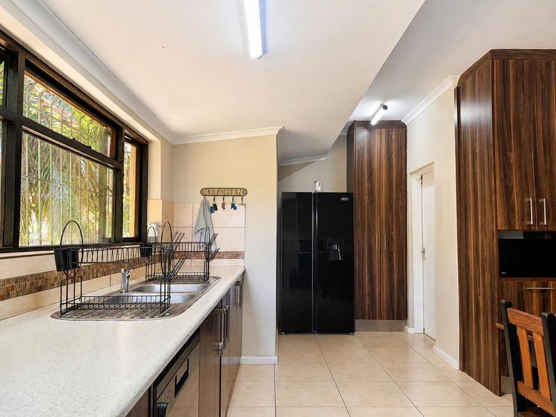Family Home - Milnerton - Photo 4
