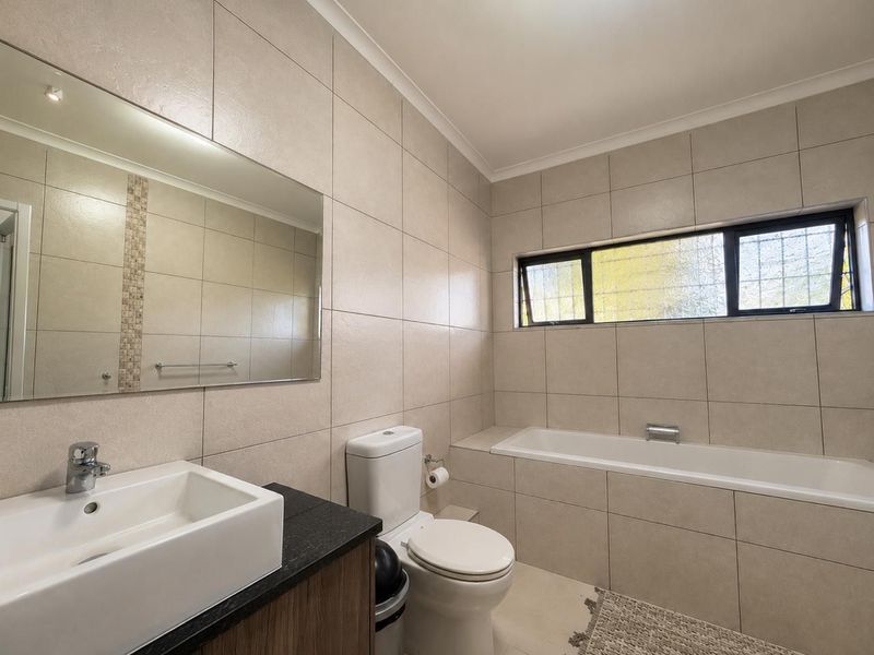 Family Home - Milnerton - Photo 9