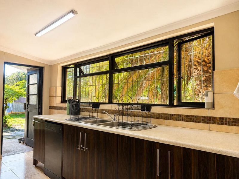 Family Home - Milnerton - Photo 3
