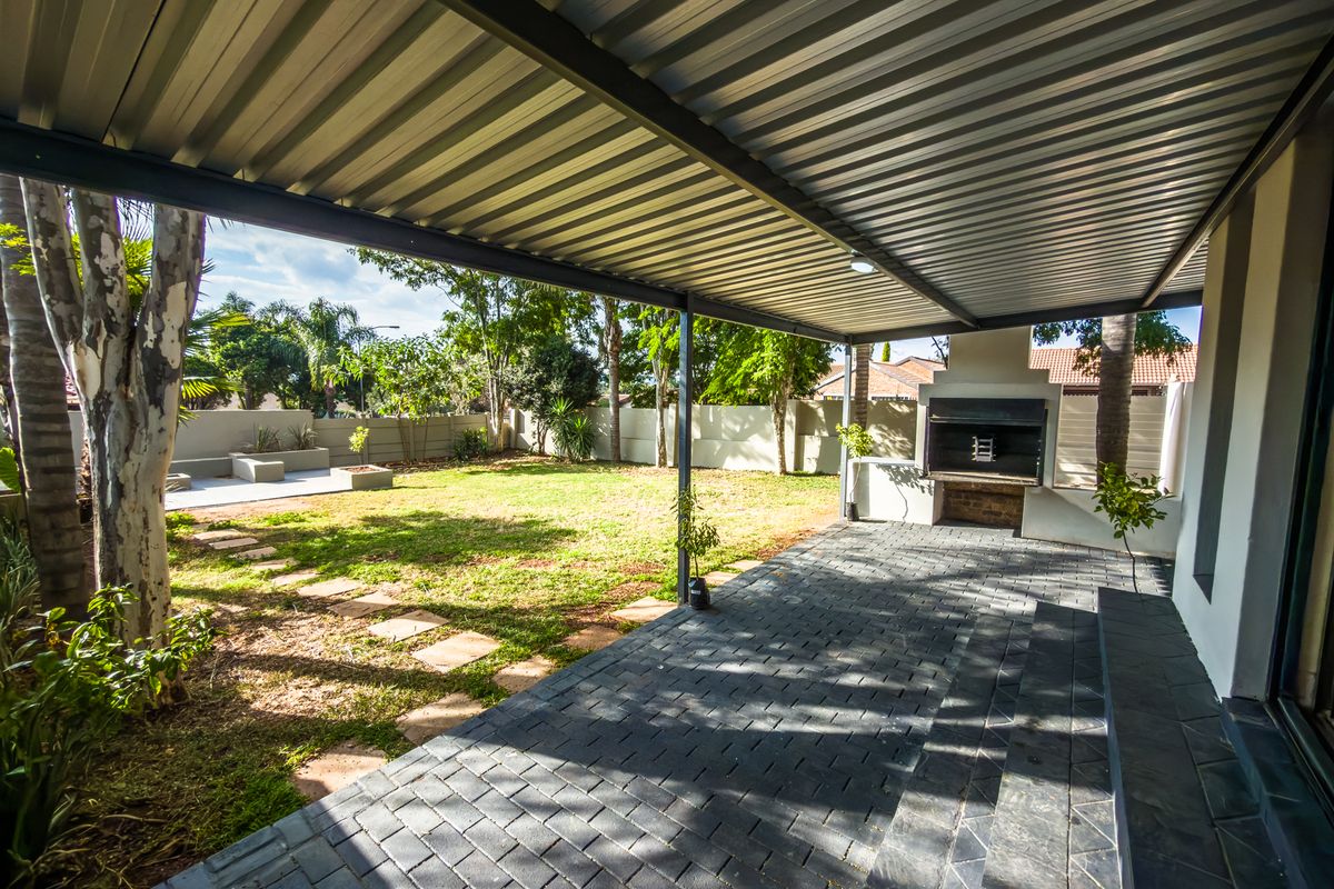 Newly renovated 4 bedroom home with spacious garden. - Photo 4