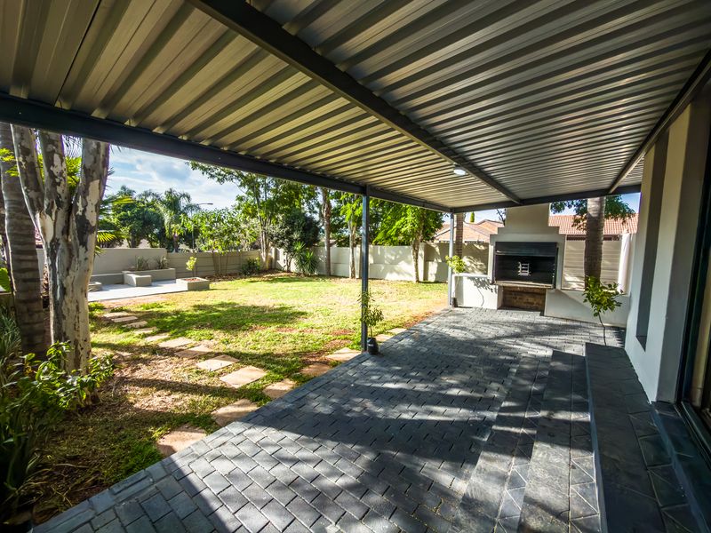 Newly renovated 4 bedroom home with spacious garden. - Photo 4