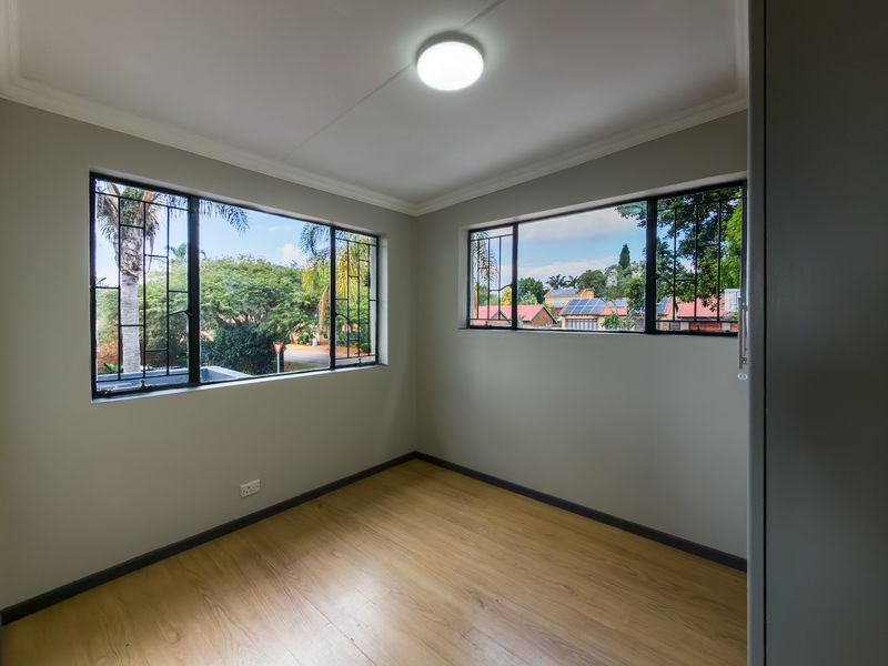 Newly renovated 4 bedroom home with spacious garden. - Photo 10