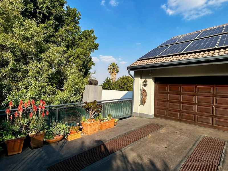 8-Bedroom Multi-Generational Mansion | 3 Living Sections | Solar & Off-Grid Ready - Photo 8