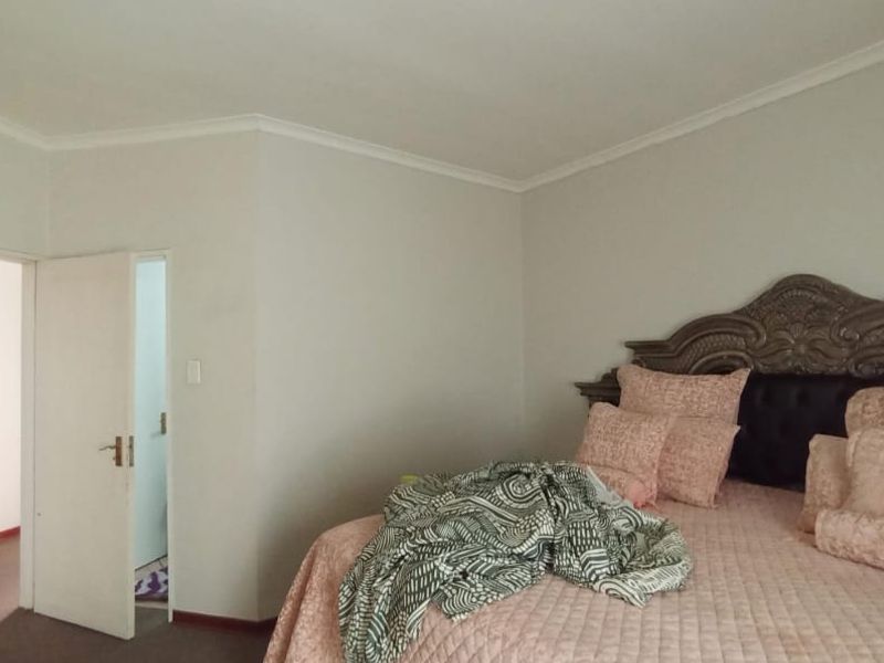 For Sale | Secure 2-Bedroom Sectional Title Apartment - Photo 5