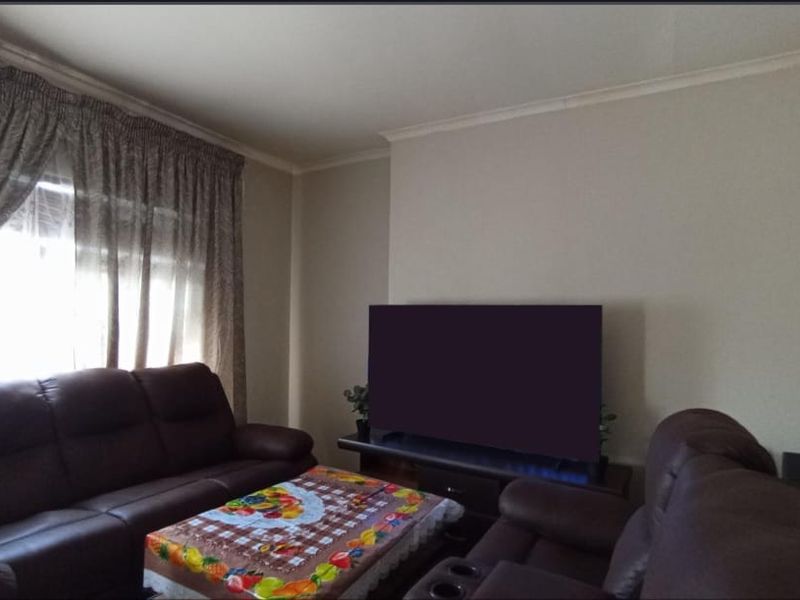 For Sale | Secure 2-Bedroom Sectional Title Apartment - Photo 3