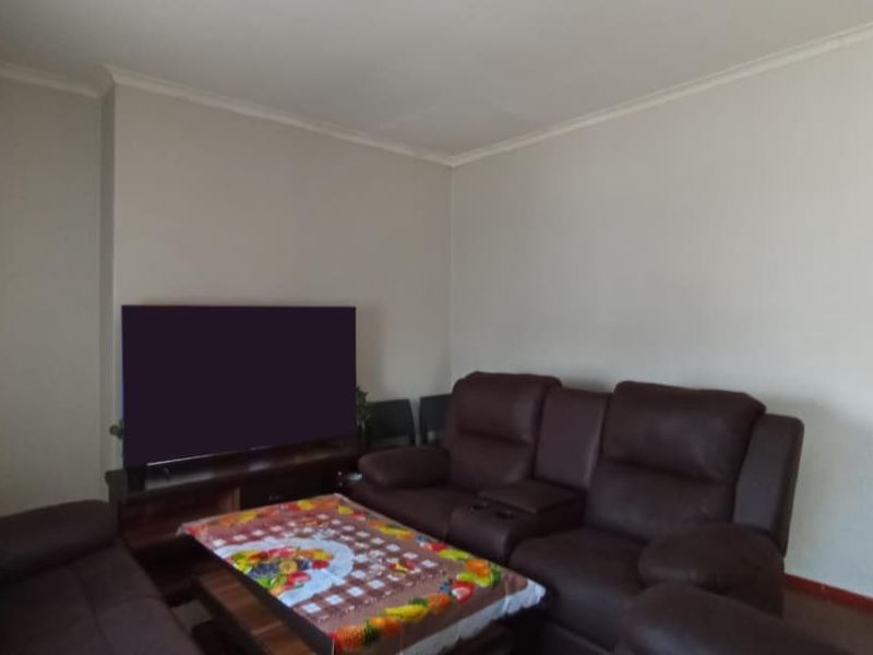 For Sale | Secure 2-Bedroom Sectional Title Apartment - Photo 4
