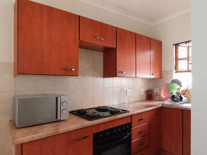 For Sale | Secure 2-Bedroom Sectional Title Apartment - Photo 2