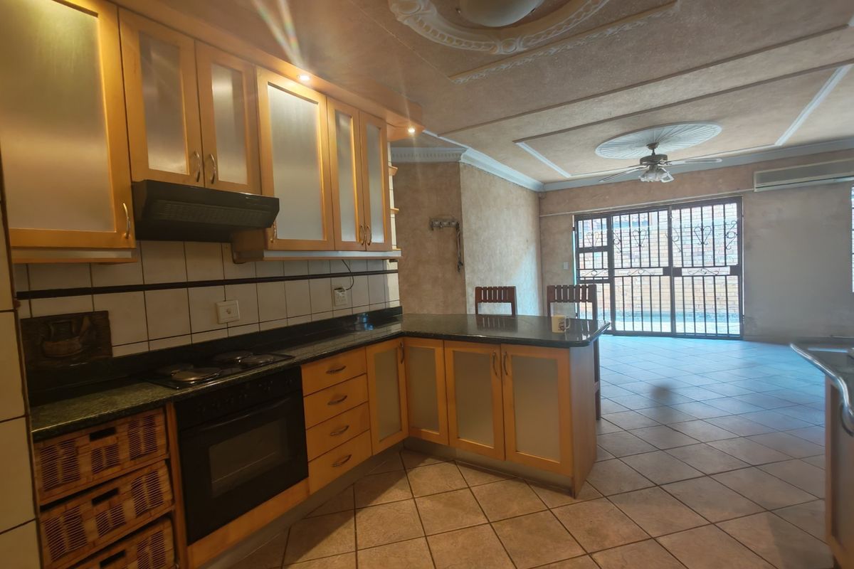 Peaceful Family Home with Endless Potential – Entertainer's Dream! - Photo 5