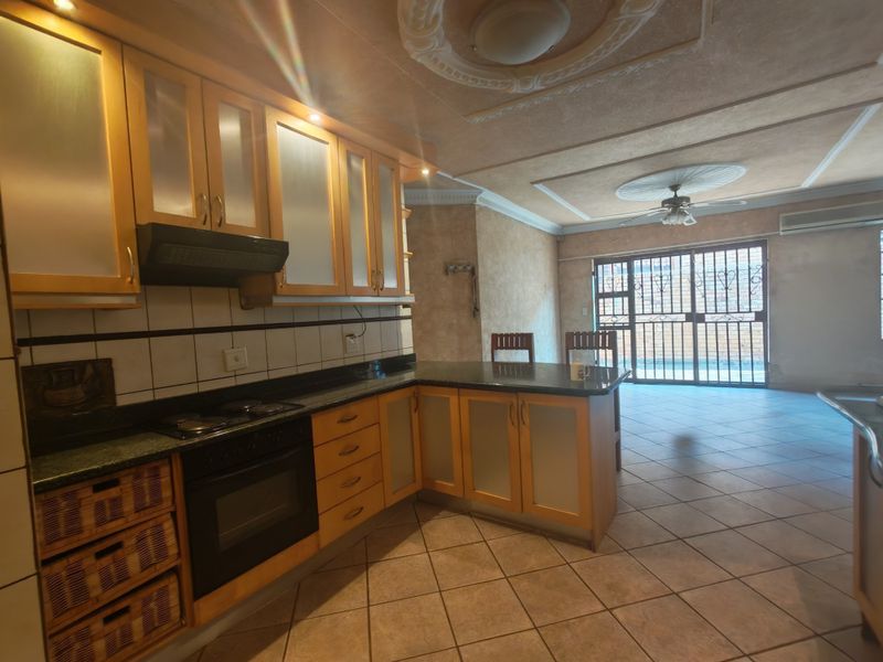 Peaceful Family Home with Endless Potential – Entertainer's Dream! - Photo 5