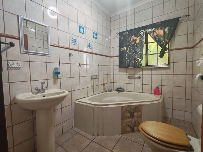 Peaceful Family Home with Endless Potential – Entertainer's Dream! - Photo 10