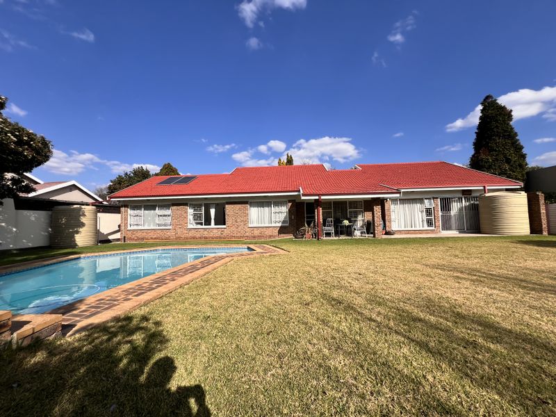 A Home That Welcomes You In! Serenity, Space, and Sunshine - Photo 1