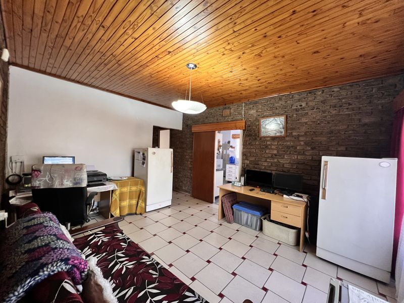 A Home That Welcomes You In! Serenity, Space, and Sunshine - Photo 8