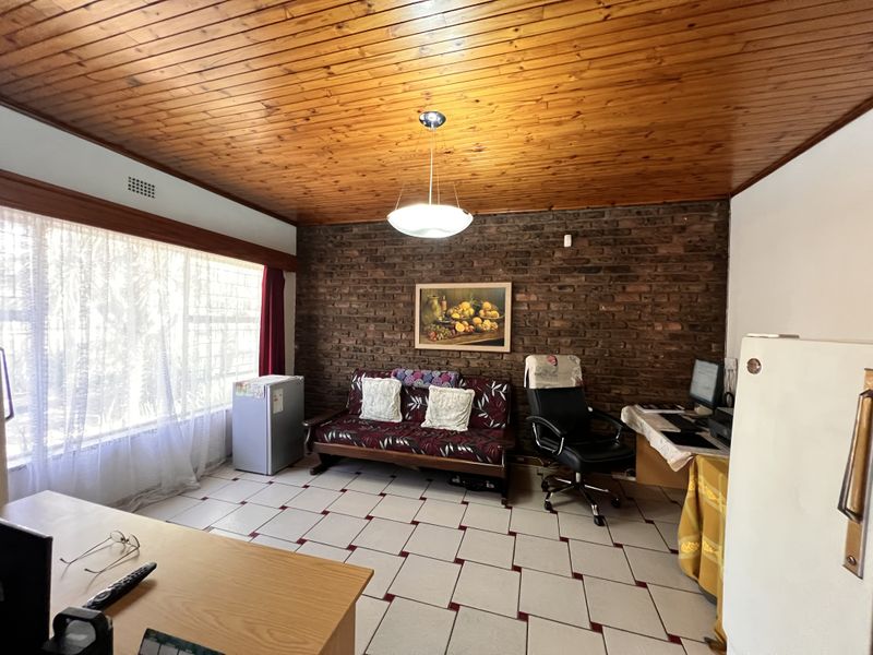 A Home That Welcomes You In! Serenity, Space, and Sunshine - Photo 7