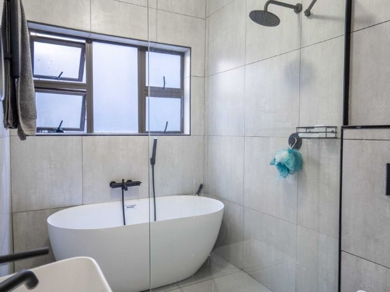 Modern Pet Friendly Duplex - Photo 4