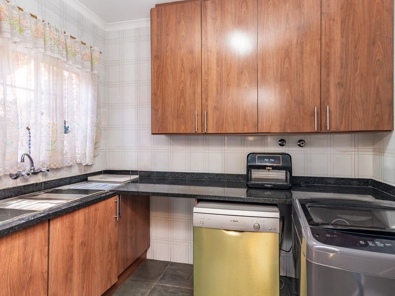 Charming 3 Bedroom Face Brick Cluster - Photo 7