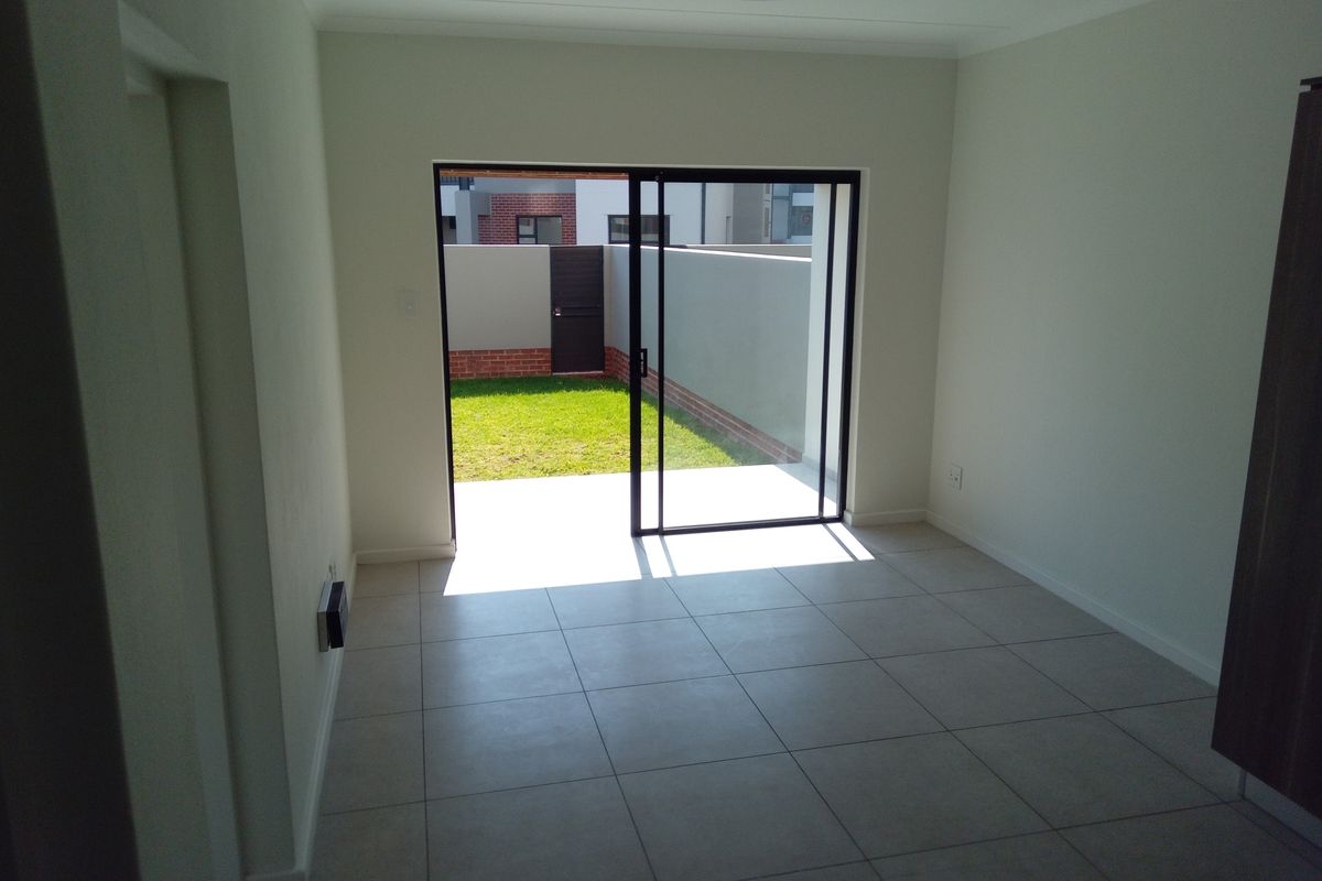 Stunning, modern, ground floor apartment. - Photo 4