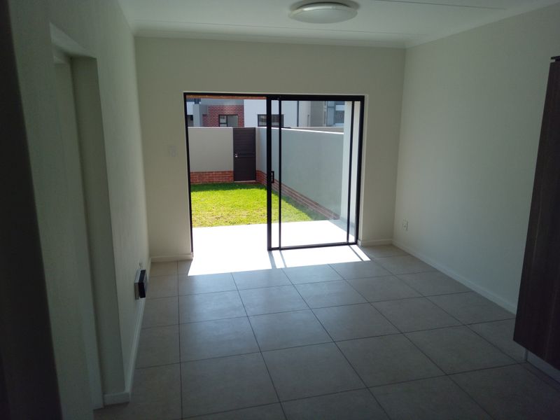 Stunning, modern, ground floor apartment. - Photo 4