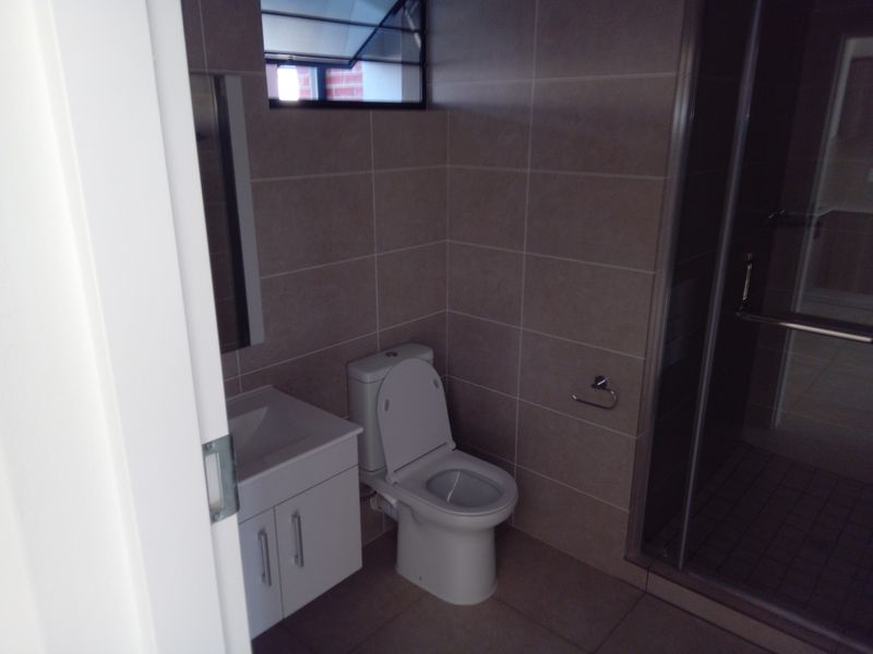 Stunning, modern, ground floor apartment. - Photo 9
