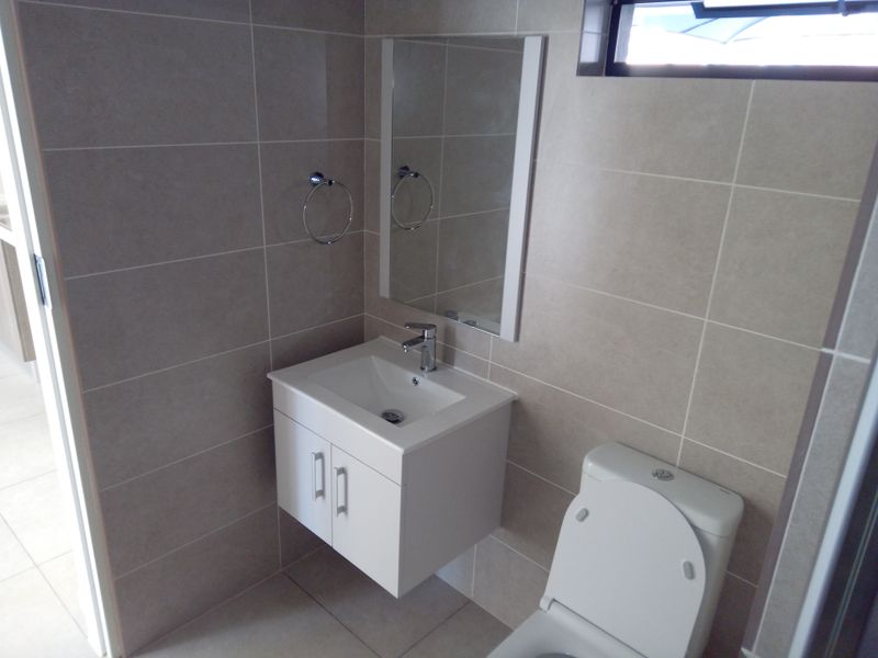 Stunning, modern, ground floor apartment. - Photo 8