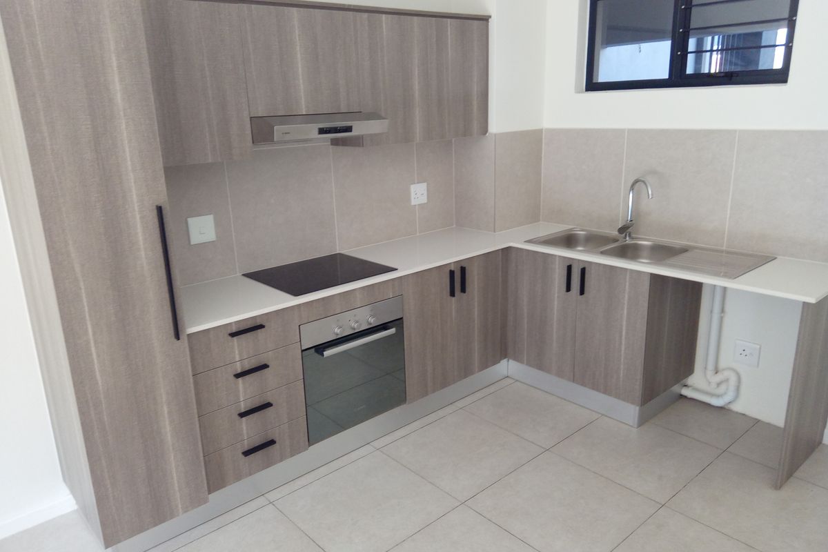 Stunning, modern, ground floor apartment. - Photo 3